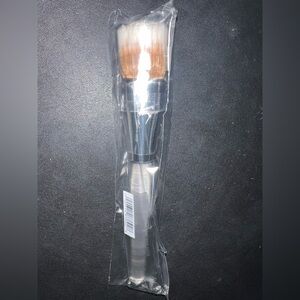 Brand New/Sealed Clinique Foundation Buff Brush
